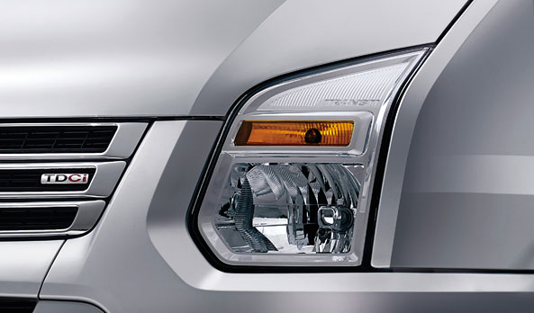 Cụm đèn trước xe Ford Transit 2015 thiết kế mới kết hợp chức năng “Home lighting”- Hiện đại, bắt mắt và rất tiện ích.